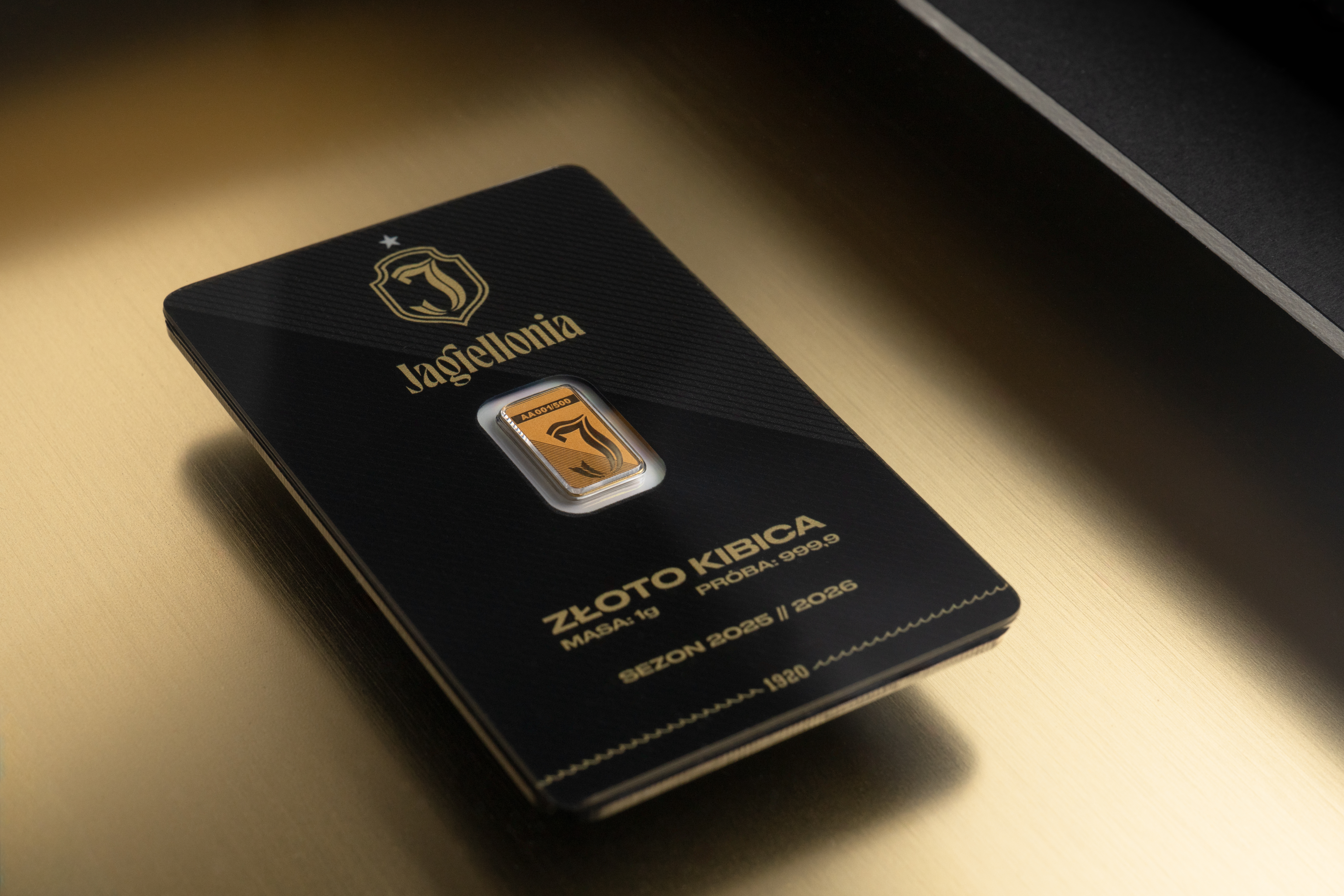luxury gold bar 1 gram with Jagiellonia Białystok football club emblem, red and yellow colors, in elegant certipack packaging, professional product photography